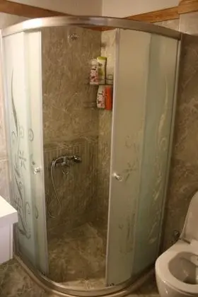 Triple, Bahçe Manzaralı