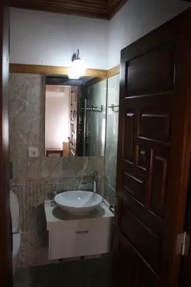 Triple, Bahçe Manzaralı