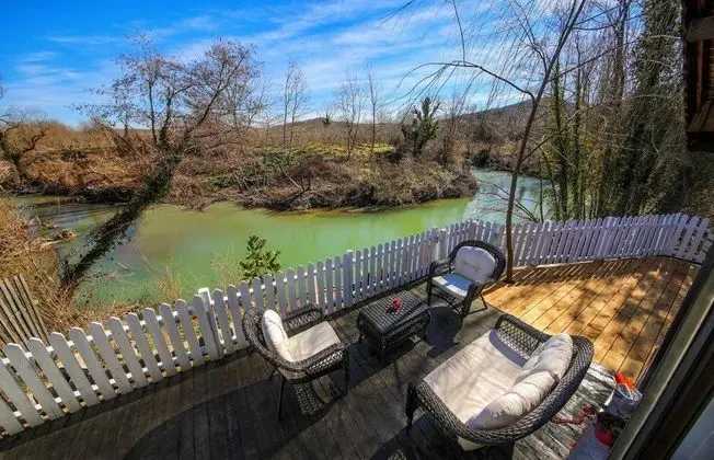 Özel Havuzlu Villa, Nehir Manzaralı