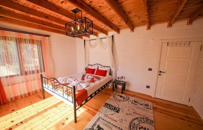 Özel Havuzlu Villa, Nehir Manzaralı