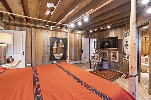 Ev (Cinco Chimineas - Indoor Pool, Walk t)