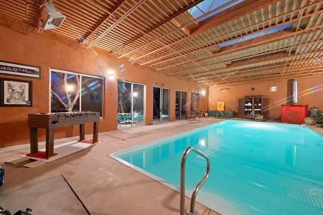 Ev (Cinco Chimineas - Indoor Pool, Walk t)