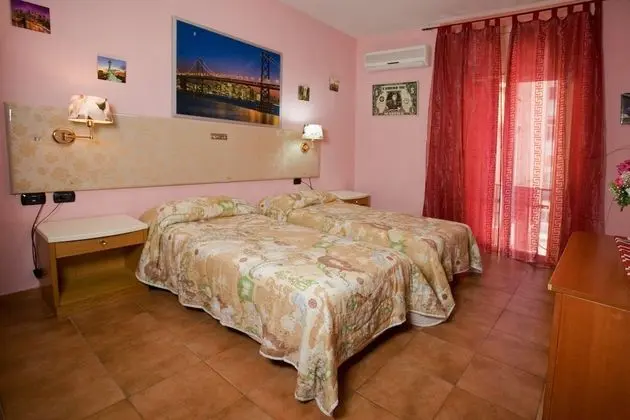 Economy Tek Büyük veya İki Ayrı Yataklı Oda