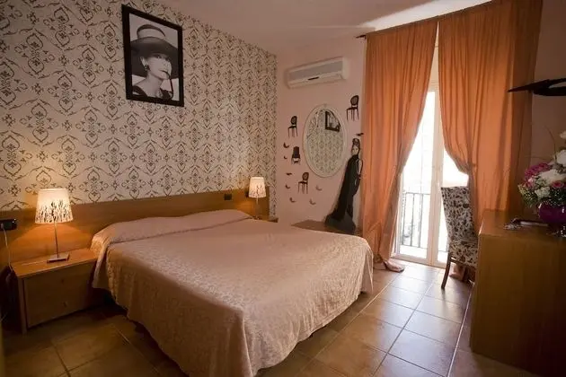 Economy Tek Büyük veya İki Ayrı Yataklı Oda