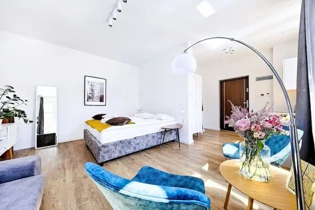 Deluxe Stüdyo (Scent of a Woman)