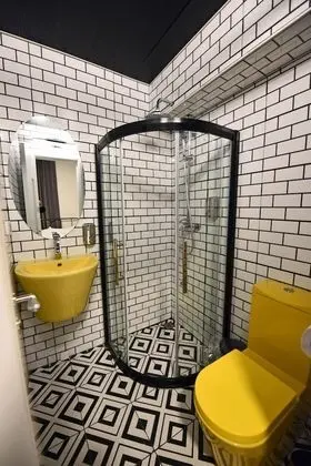 10-Bed Mixed Dormitory Room