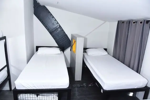 8-Bed Mixed Room