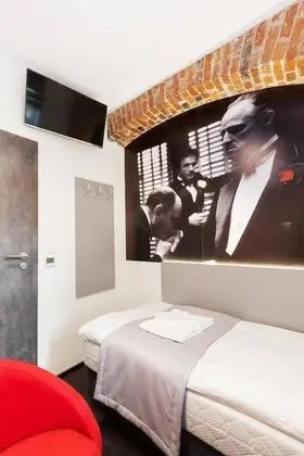 İki Ayrı Yataklı Oda, Ortak Banyo