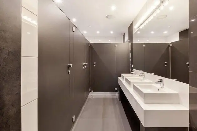 İki Ayrı Yataklı Oda, Ortak Banyo