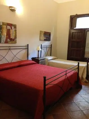 Üç Kişilik Oda