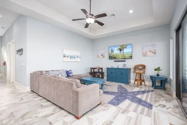 Ev (Cinnamon Beach Nautilus)