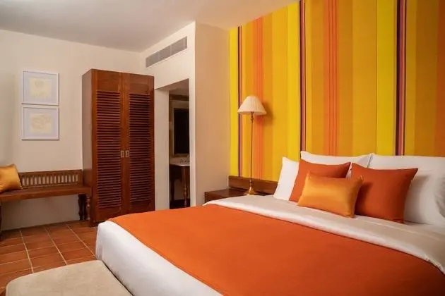 Deluxe Ocean View Suite
