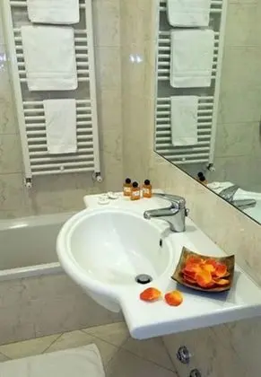 Büyük Yataklı Tek Kişilik Oda