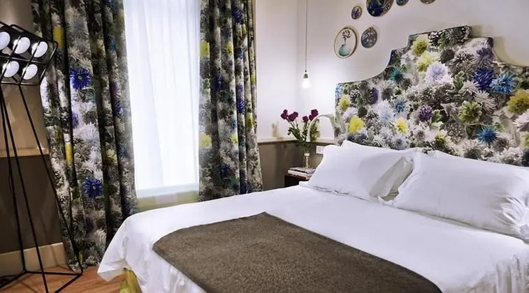 Deluxe Tek Büyük Yataklı Oda, 1 Yatak Odası, Banyolu/Duşlu, Zemin Kat