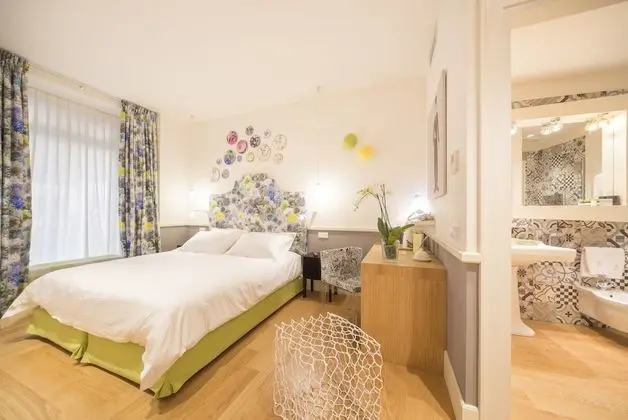 Deluxe Tek Büyük Yataklı Oda, 1 Yatak Odası, Banyolu/Duşlu, Zemin Kat