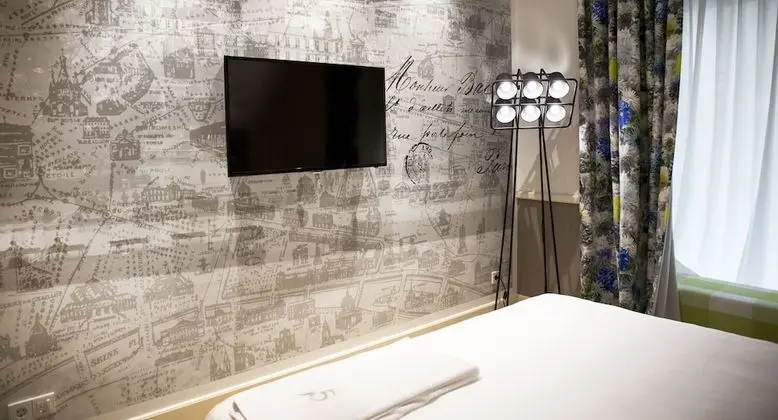 Deluxe Tek Büyük Yataklı Oda, 1 Yatak Odası, Banyolu/Duşlu, Zemin Kat