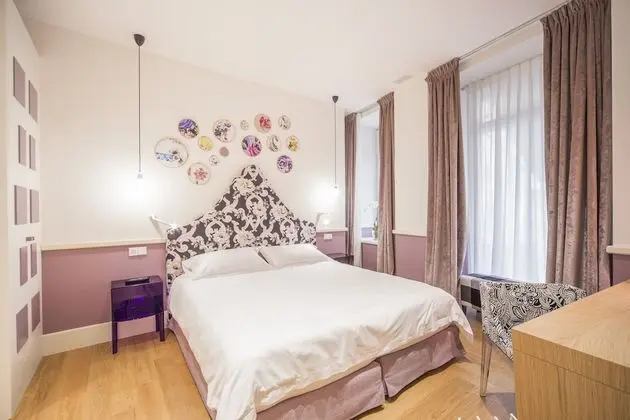 Deluxe Tek Büyük Yataklı Oda, 1 Yatak Odası, Banyolu/Duşlu, Zemin Kat