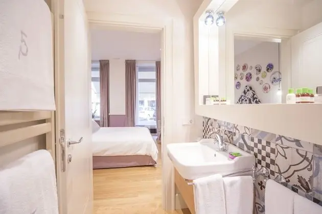 Deluxe Tek Büyük Yataklı Oda, 1 Yatak Odası, Banyolu/Duşlu, Zemin Kat