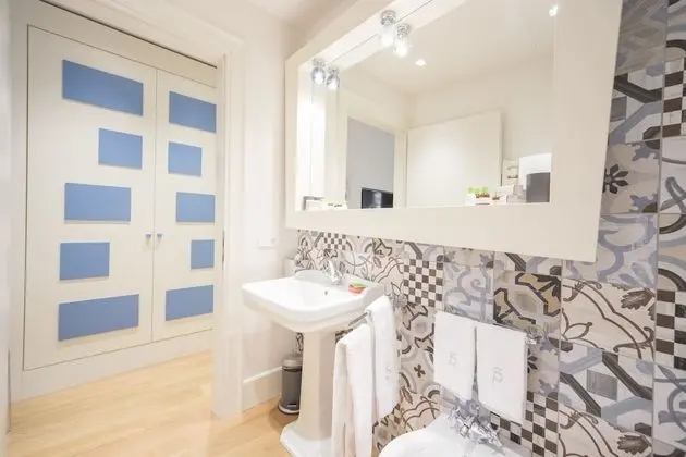 Superior Tek Büyük veya İki Ayrı Yataklı Oda, 1 Yatak Odası, Banyolu/Duşlu