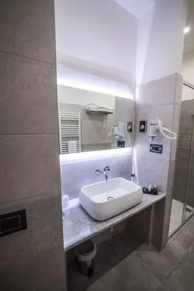 Deluxe Tek Büyük veya İki Ayrı Yataklı Oda, Banyolu/Duşlu, Şehir Manzaralı