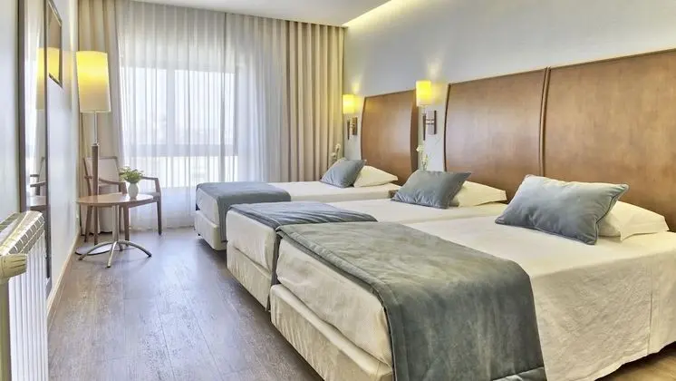 Üç Kişilik Oda