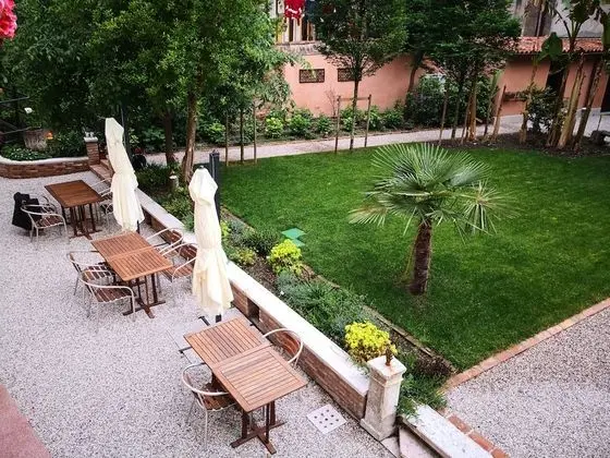 Junior Tek Büyük Yataklı Oda