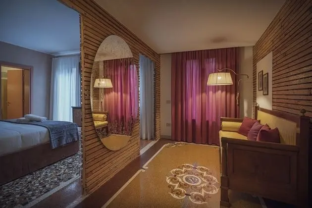 Junior Tek Büyük Yataklı Oda