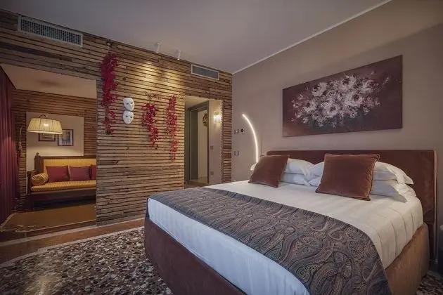 Junior Tek Büyük Yataklı Oda