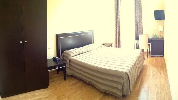 Büyük Yataklı Tek Kişilik Oda