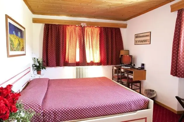 Üç Kişilik Oda