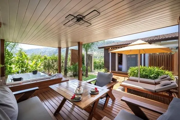 Jakuzili Deluxe Oda, Bahçe Manzaralı, Jakuzili