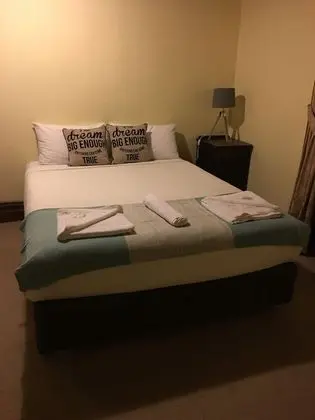 Basic Tek Büyük Yataklı Oda, 1 Büyük (Queen) Boy Yatak, Ortak Banyo