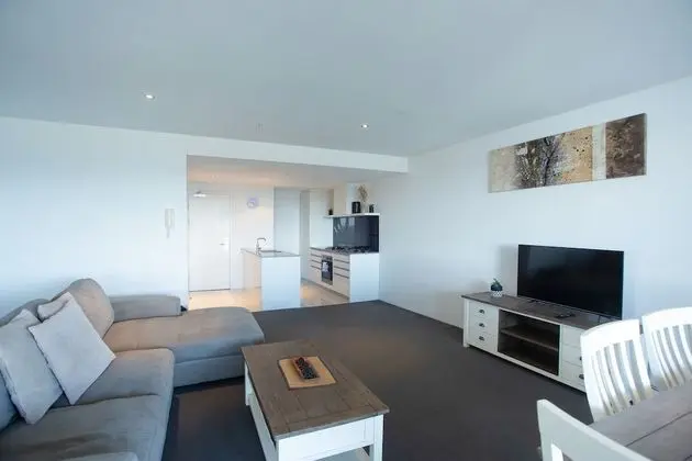 Sub Penthouse, 2 Bedrooms, Ocean Views
