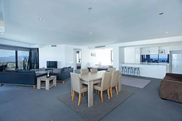 Sub Penthouse, 2 Bedrooms, Ocean Views