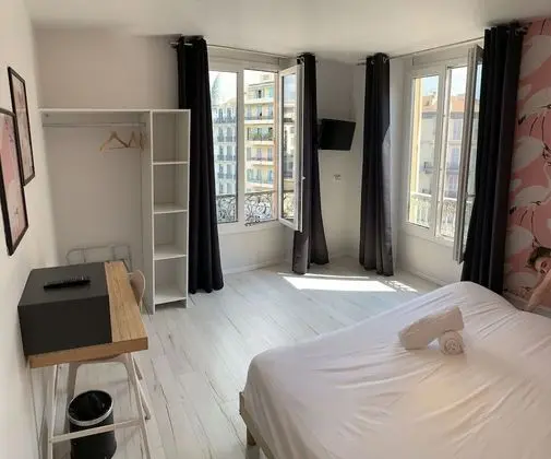 Tek Büyük Yataklı Oda