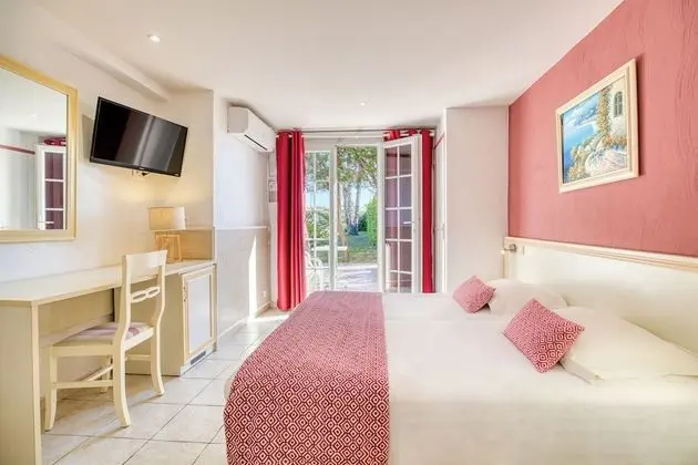 Comfort Tek Büyük Yataklı Oda, Teras (Garden View)