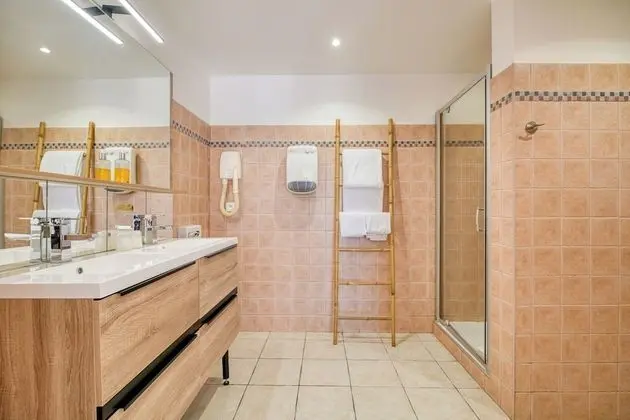 Comfort Tek Büyük Yataklı Oda, Teras (Garden View)