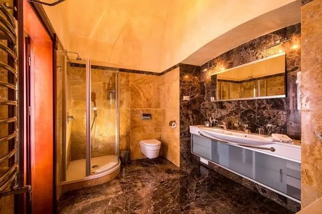 Luxury Tek Büyük Yataklı Oda