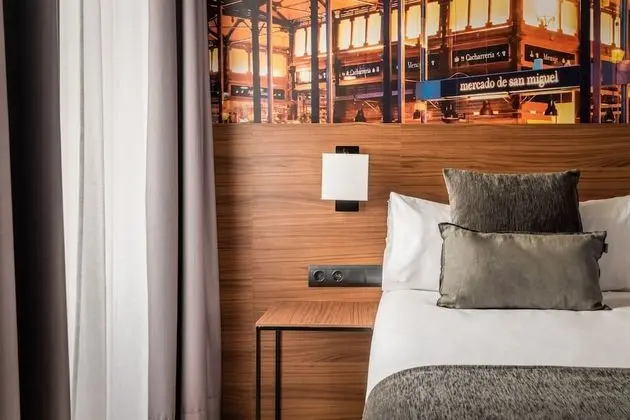 Tek Büyük Yataklı Oda (Interior)