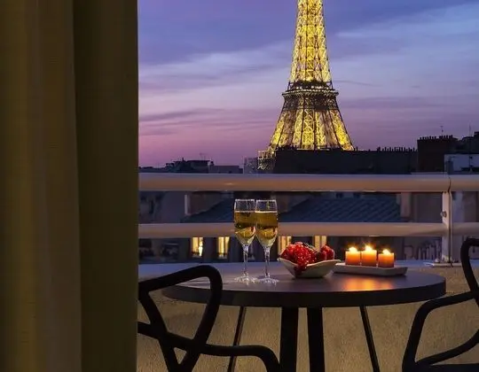 Stüdyo, Balkon (Eiffel Tower View)