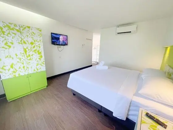 Standard Queen Room
