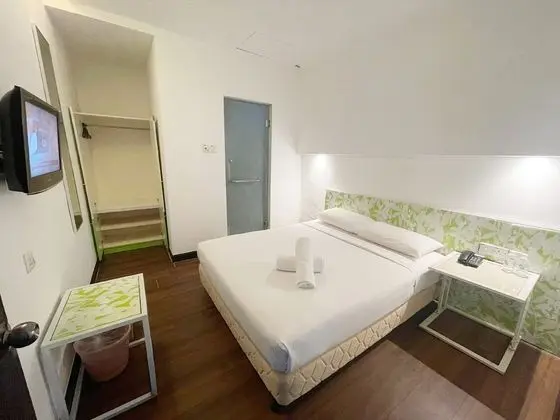 Standard Queen Room