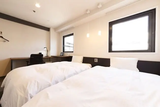 İki Ayrı Yataklı Oda, Sigara İçilmez