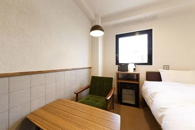 Tek Kişilik Oda, Sigara İçilebilir