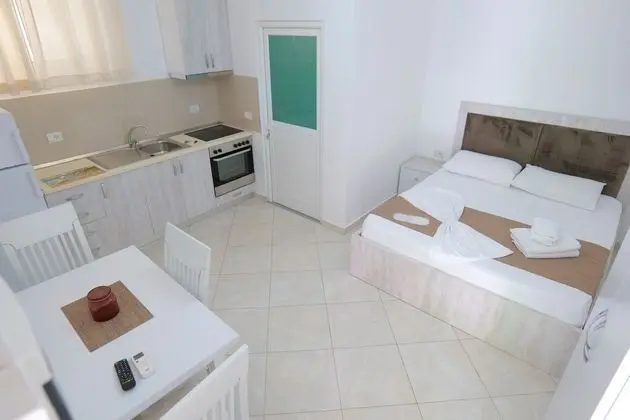 Tek Büyük Yataklı Oda, Balkon, Bahçe Manzaralı