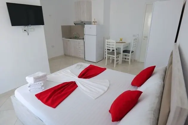 Tek Büyük Yataklı Oda, Balkon, Bahçe Manzaralı