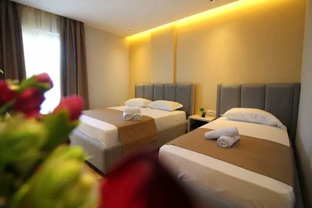 Dört Kişilik Oda, Zemin Kat