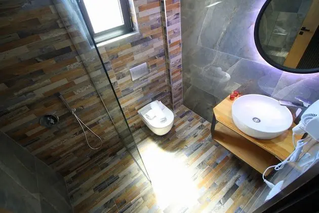 Dört Kişilik Oda, Zemin Kat