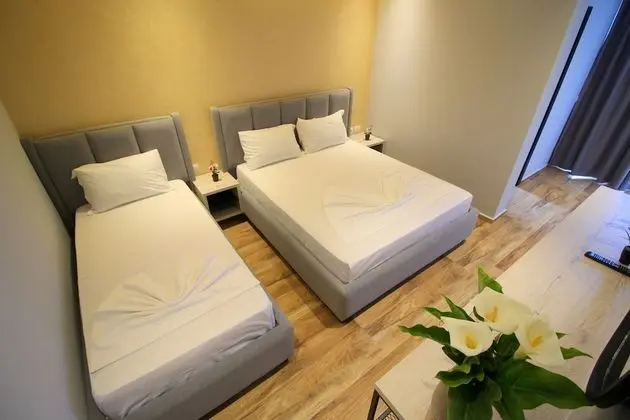 Üç Kişilik Oda, Deniz Manzaralı