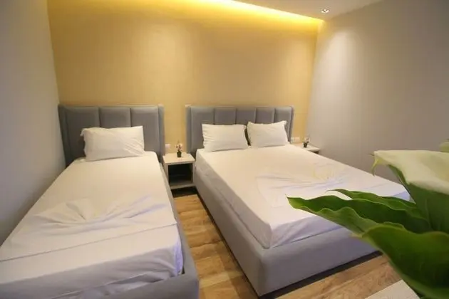 Üç Kişilik Oda, Deniz Manzaralı